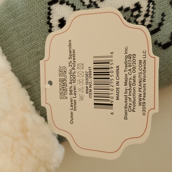 PEANUTS Snoopy Sherpa Lined Non-Slip Socks - One Size fits Most (NWT) - Picture 3 of 4
